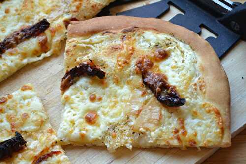 Pizza blanche aux fromages