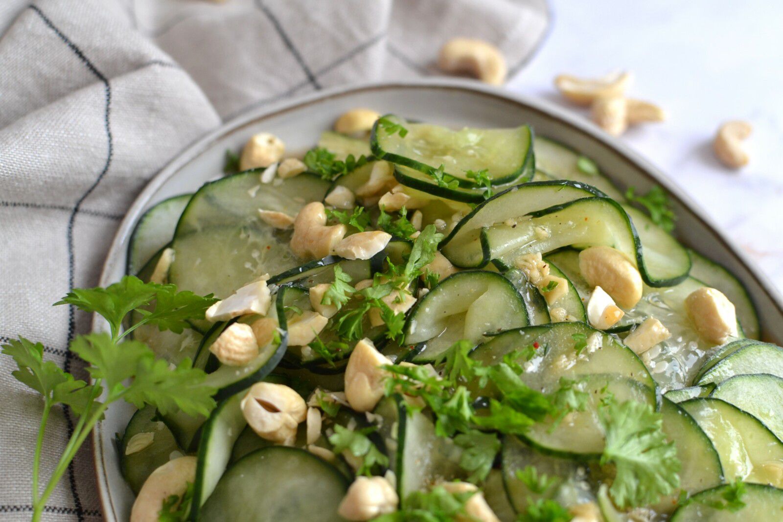 Salade de concombre et noix de cajou