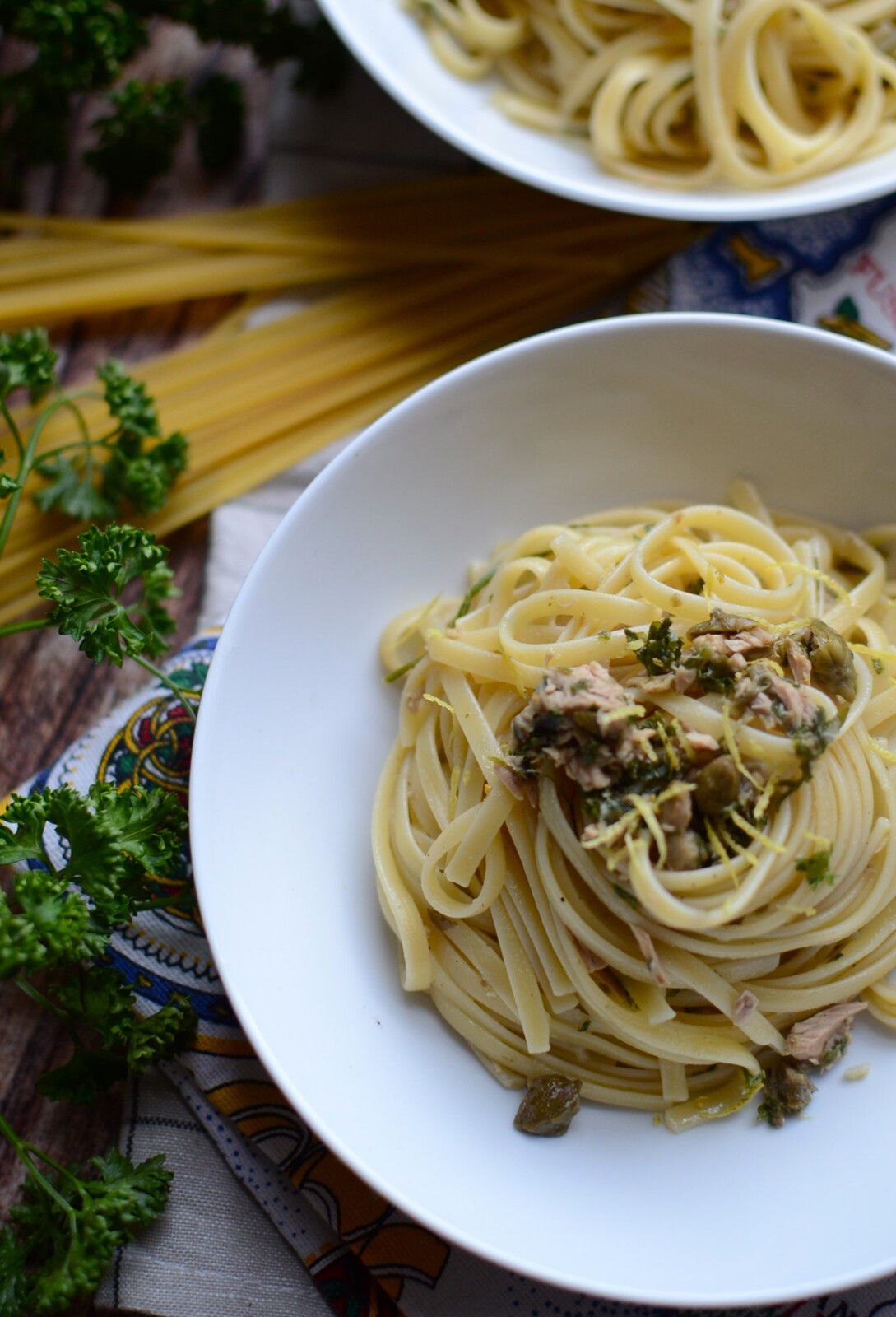 Linguine olives vertes câpres persil et thon