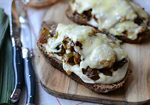 Tartines au four poireaux béchamel fromage