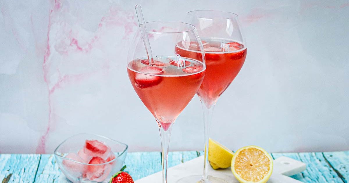 Cocktail au vin rosé, fraise et grenadine : parfait pour l'été !