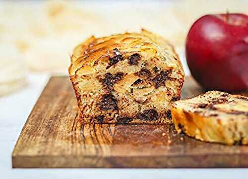 Cake à la compote de pomme et pépites de chocolat