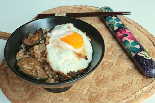 Wok de riz teriyaki-sésame aux courgettes