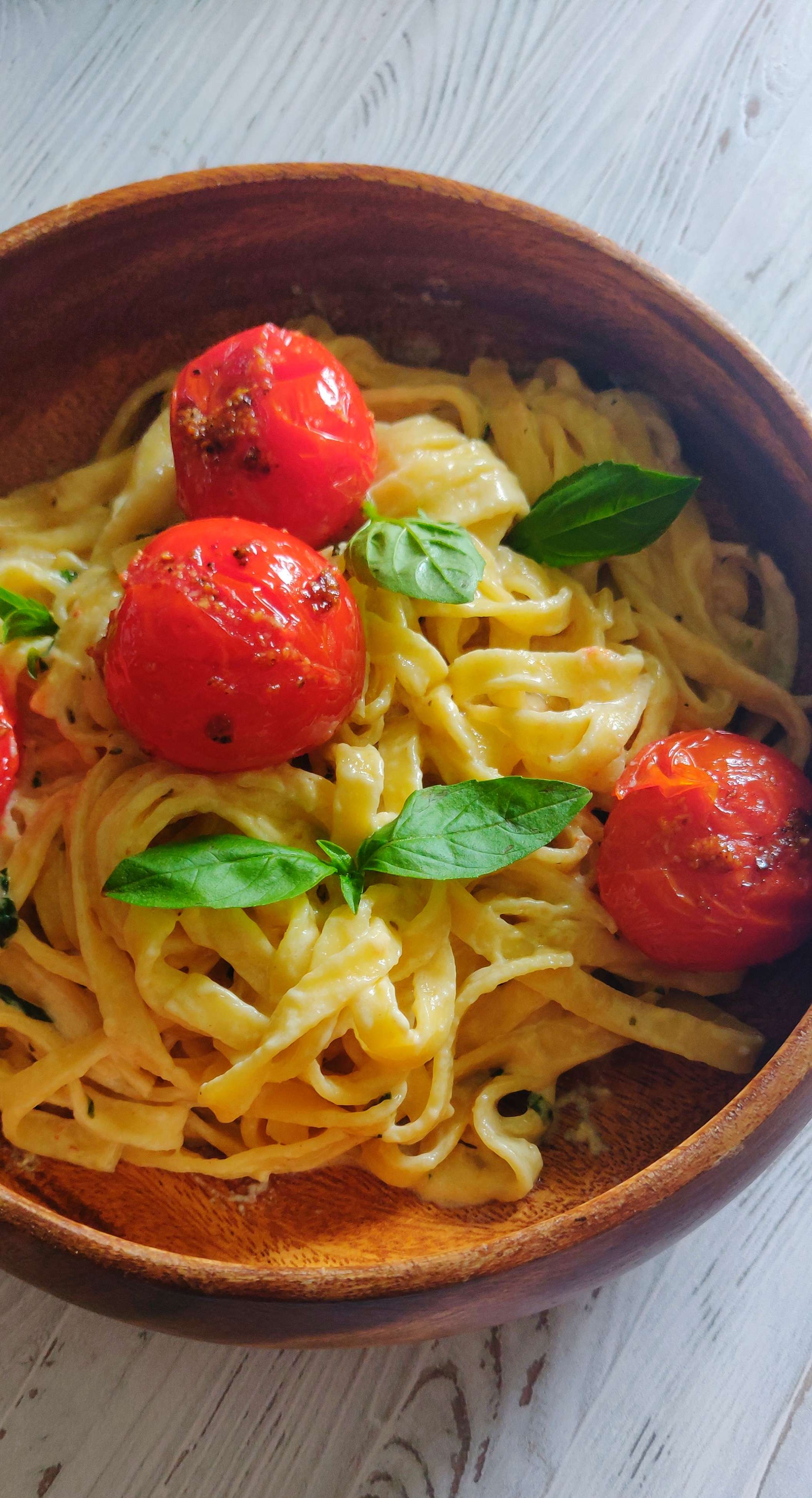 Fettucine Alfredo et tomates cerises