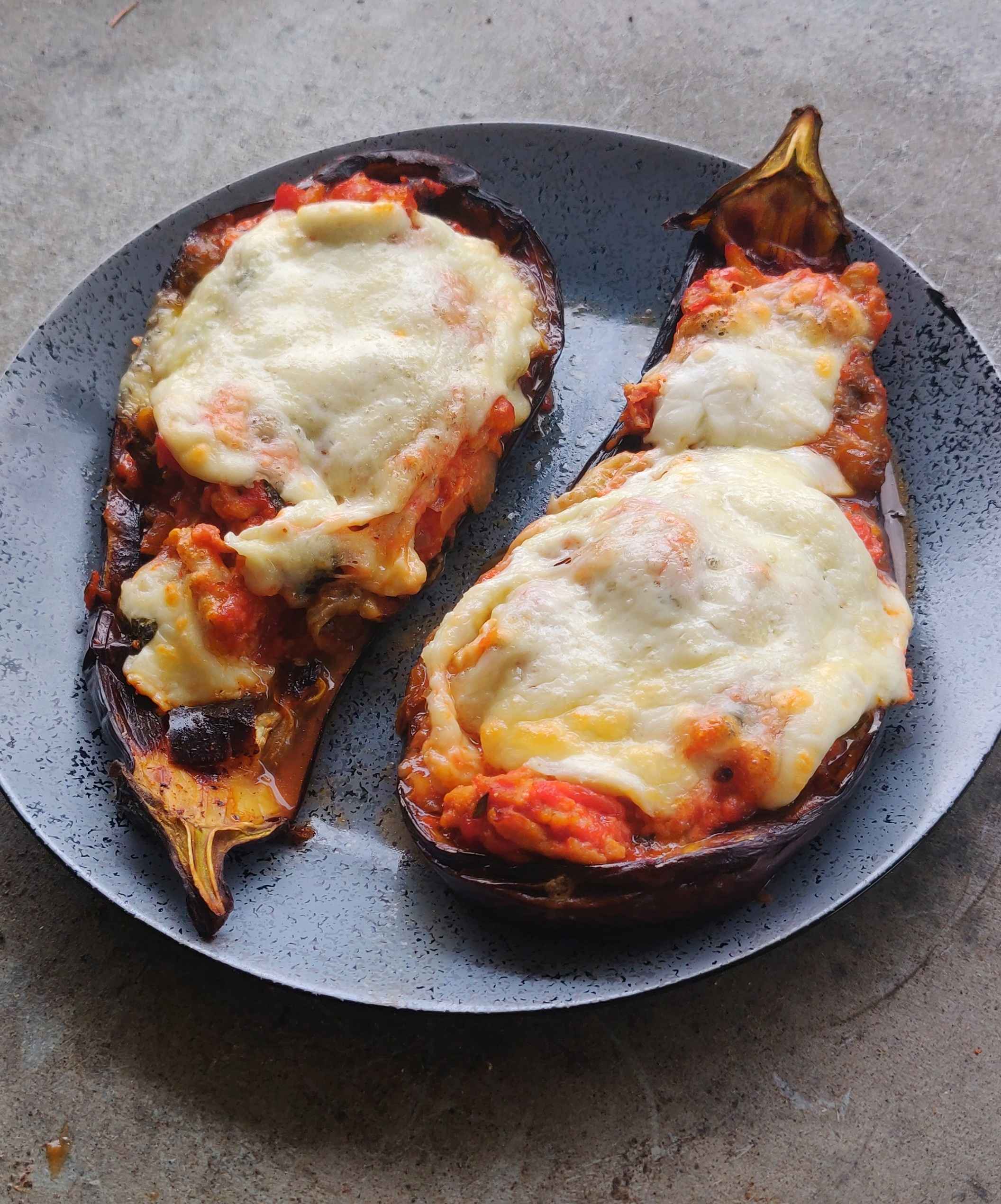 Aubergines farcies viande hachée, tomate, mozza