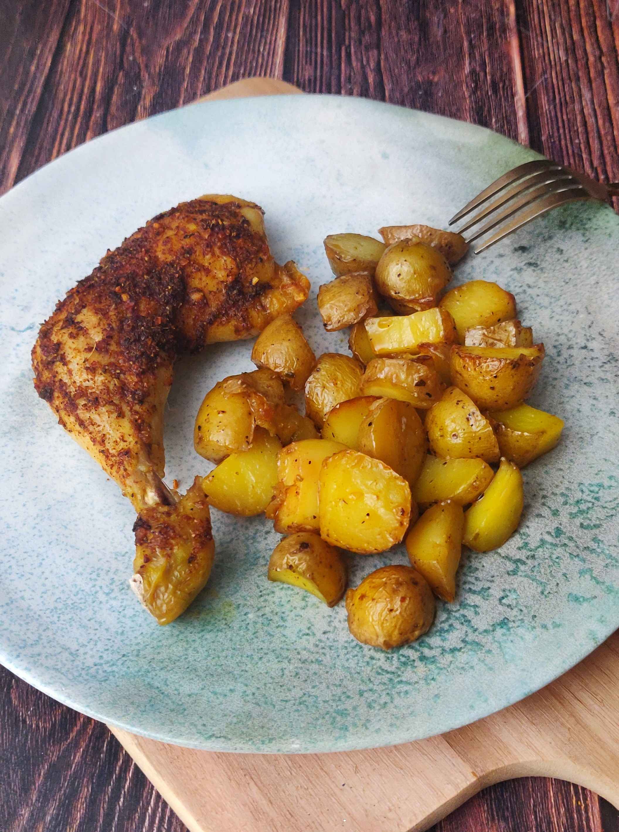 Poulet et pommes de terre rôtis au four