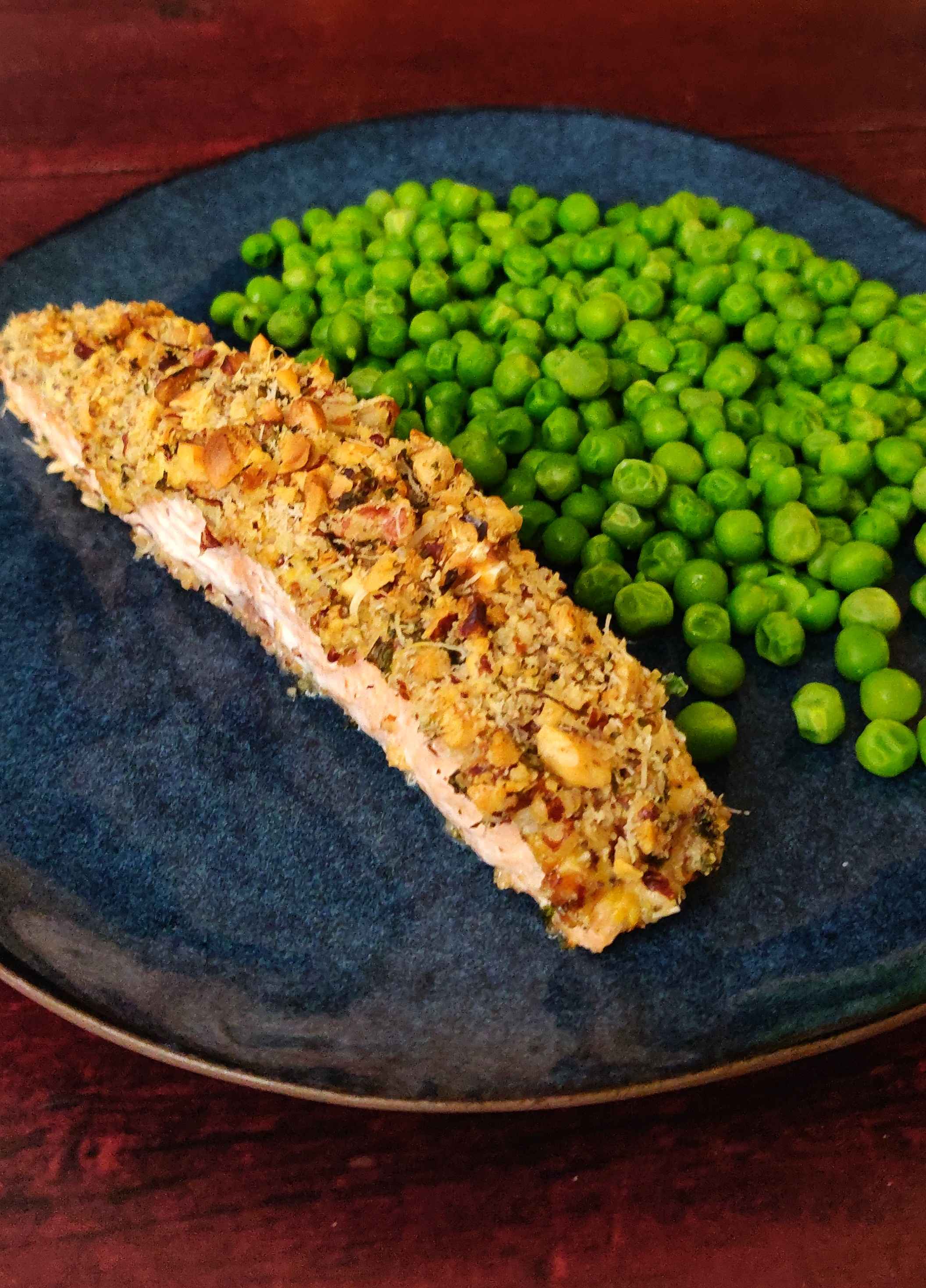 Saumon en croûte de noix et parmesan