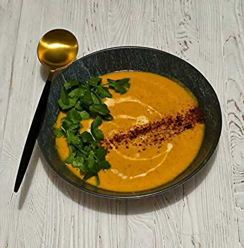 Soupe de lentille corail au curry, tomates et lait de coco de Ottolenghi