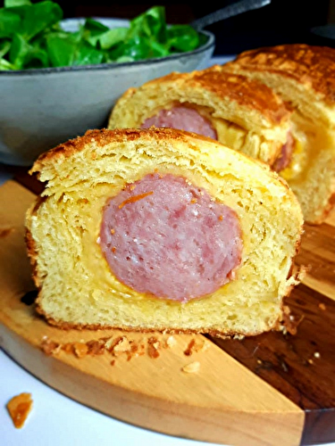 Saucisson en Brioche à la Lyonnaise