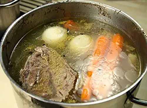 Bouillon de Bœuf au Lard de Grand-Mère