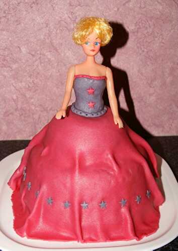 Barbie en gâteau au yaourt et pâte d'amande pour ma princesse ! - Mini tuto