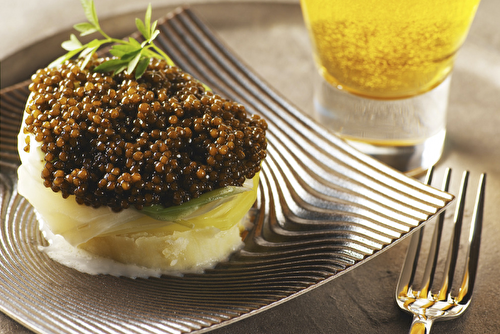Bouchées poireau-pomme de terre au caviar, sauce crème à la bière