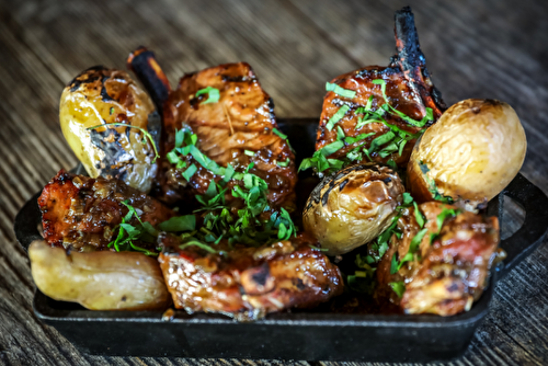 Côtelettes d’agneau irlandais marinées et grillées