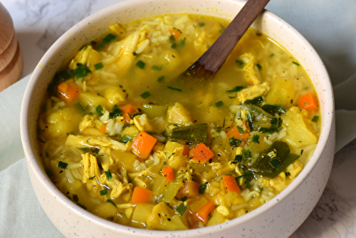 Soupe fortifiante de riz et poulet