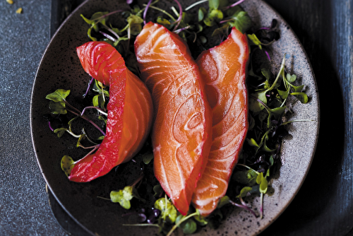 Gravlax de saumon écossais Label Rouge à la betterave, tempura de betterave