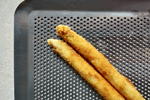 Asperges blanches croustillantes pour l'apéritif