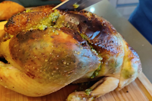 Poulet rôti contisé aux herbes, votre recette du dimanche