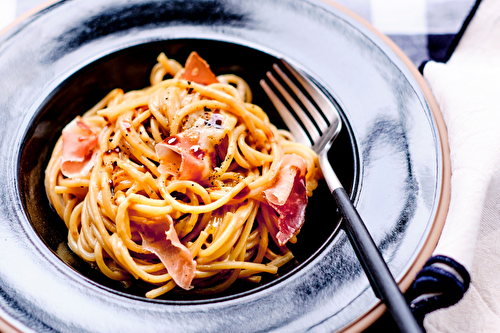 Spaghetti au speck, sauce Parmesan truffe