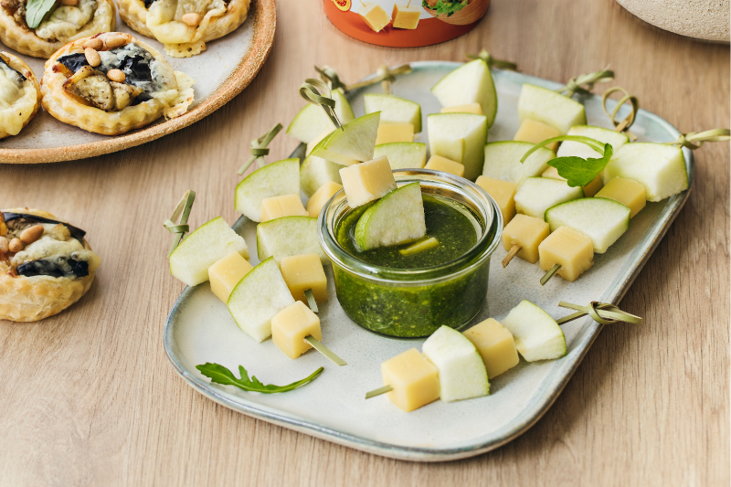 Brochettes fraîcheur pomme et Cantal AOP