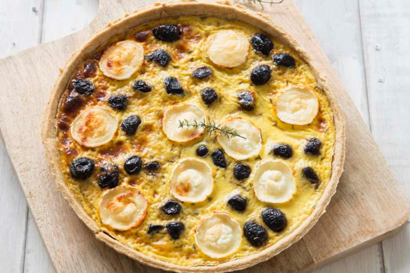 Quiche au blé tendre au chèvre et olives noires