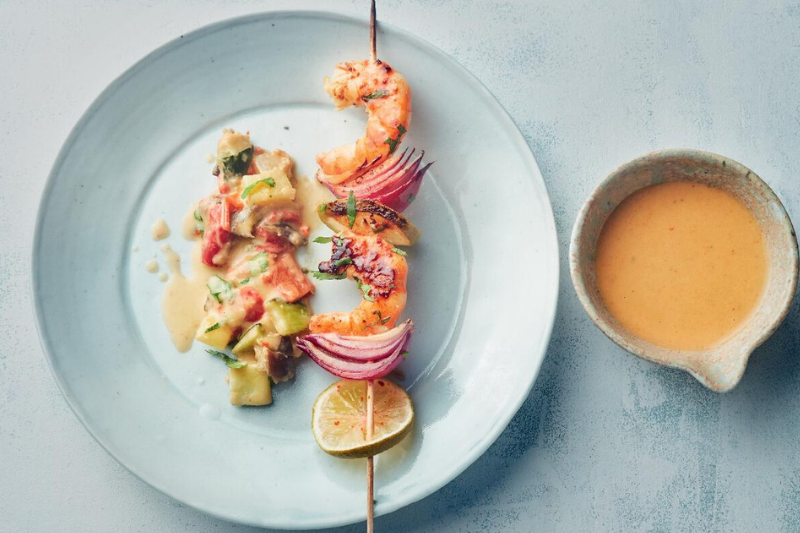 Brochettes de crevettes acidulées et légumes au curry thaï