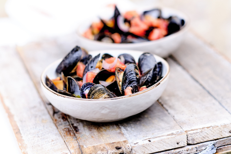 Moules à la tomate et au piment d’Espelette