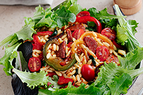 Salade de mesclun à l’orzo et aux poivrons