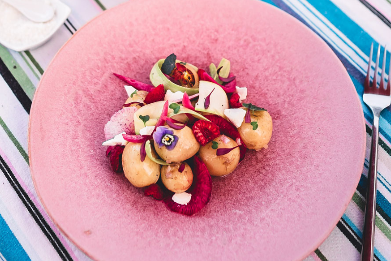 Salade de pommes de terre aux courgettes, framboises, basilic et Chabichou du Poitou