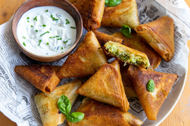 Samoussas à la dinde française, courgettes et curry