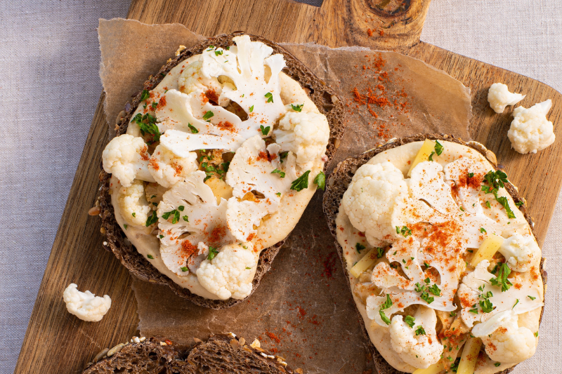 Tartines de chou-fleur, Comté râpé et persil