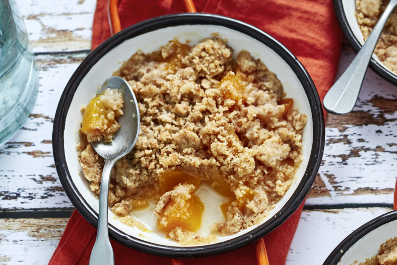 Crumble express nectarine-abricot au spéculoos