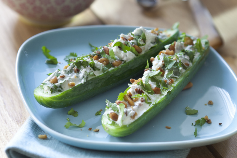 Mini-concombres farcis au chèvre frais et coriandre