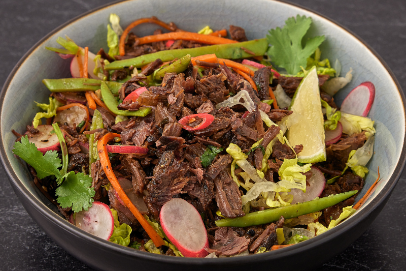 Salade de joue de boeuf marinée à la thaï