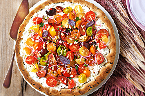 Tarte au fromage frais et tomates multicolores