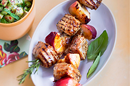 Brochettes de veau Bio au miel et pêches blanches, tartare de courgette Bio