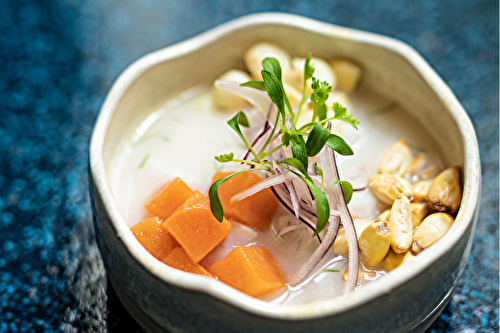 Ceviche de bar à la patate douce et au maïs soufflé