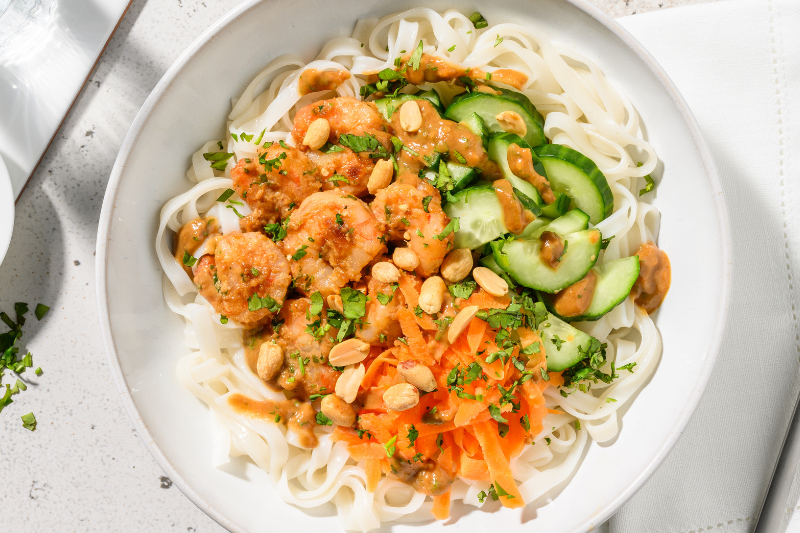 Salad bowl de crevettes satay et nouilles