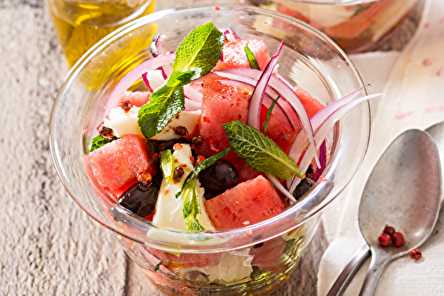 Salade de pastèque au Reblochon et oignons rouges