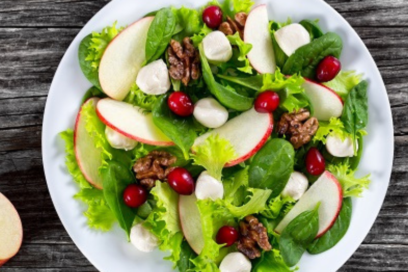 Salade de pommes, tomates et Mozzarella