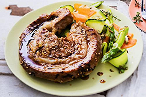 Tendrons de veau grillés, marinés au sésame, sauce soja et miel