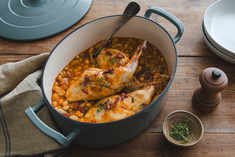 Mijoté de cuisses de lapin aux haricots blancs et aux lardons