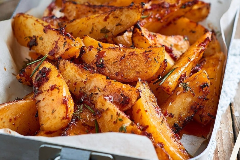 Patatas bravas aux herbes et au double concentré de tomates Mutti