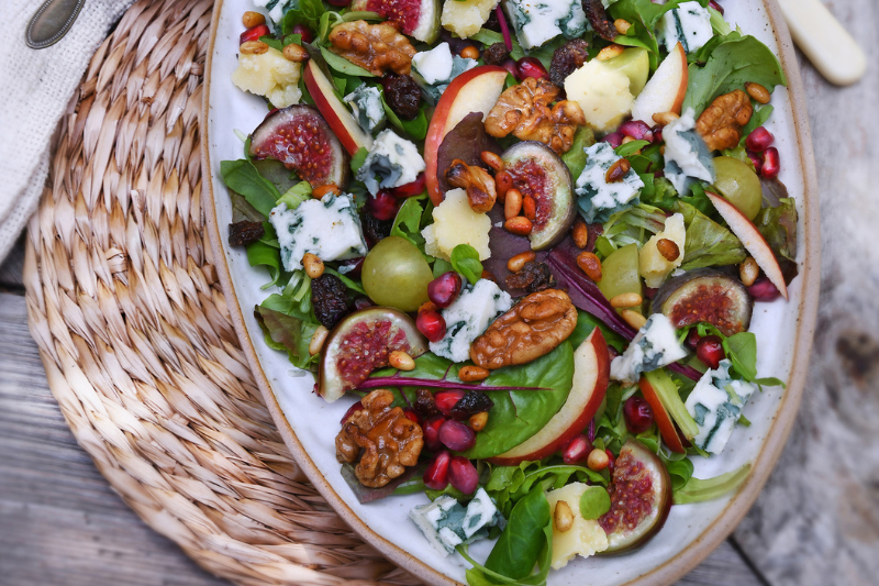 Salade fruitée au Roquefort et au Cantal