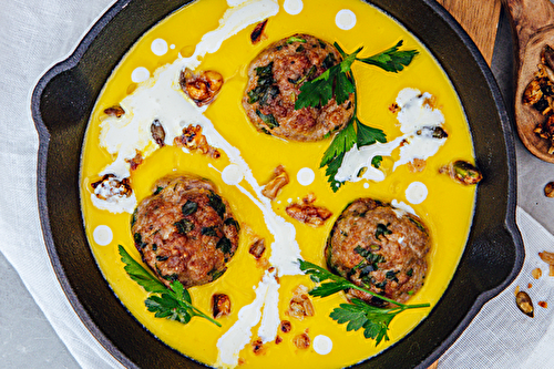 Boulettes d’agneau bio aux herbes, velouté de potiron-coco et granola salé