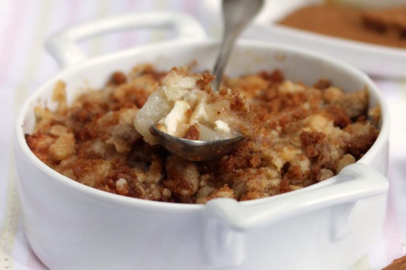 Crumble au Chabichou du Poitou AOP, poire et spéculoos