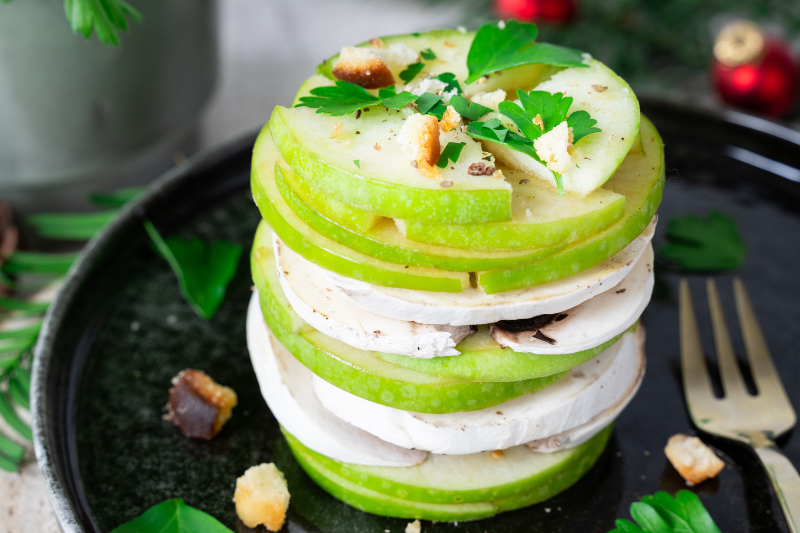 Millefeuilles aux champignons, pommes et persil frais