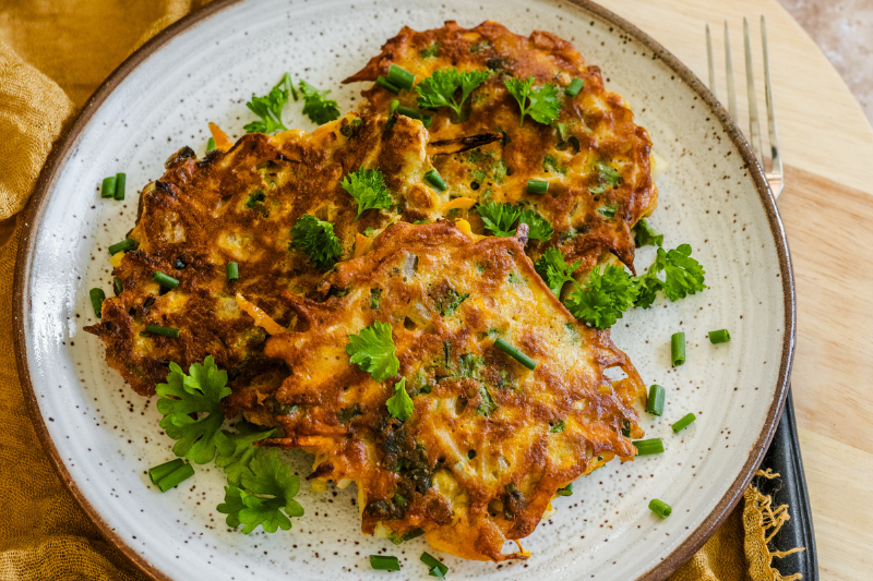 Pancakes aux carottes et céleri-rave aux herbes