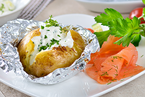 Pommes de terre en papillote et crème ciboulette, échalote