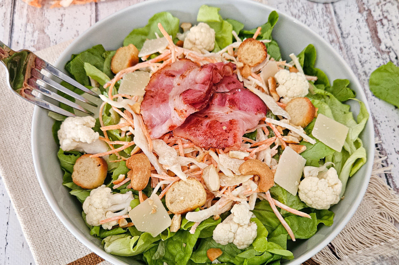 Salade feuille de chêne et coleslaw