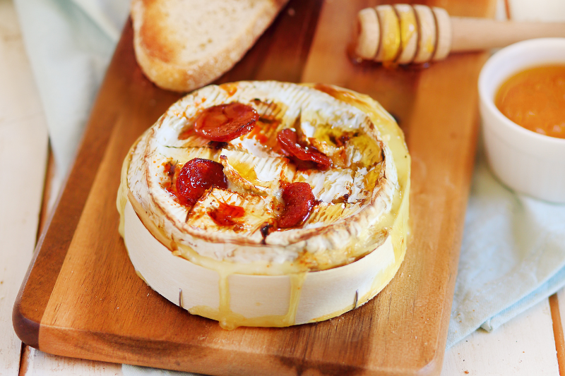 Camembert Isigny Sainte-Mère au Lait Cru, rôti au chorizo et au miel